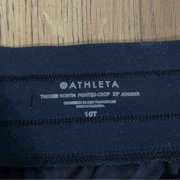 Athleta Trekkie North Printed Crop‎ 23” Jogger - Picture 4 of 10